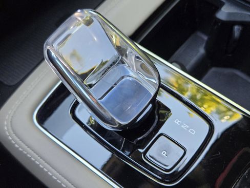 Certified 2025 Volvo XC90 T8 Plus w/ Protection Package Premier image 22