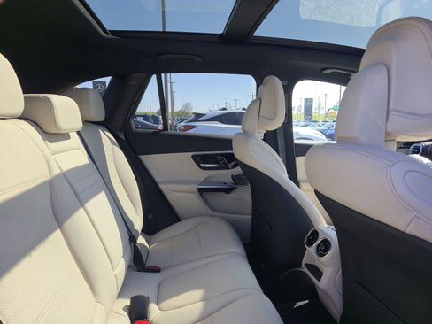 Used 2025 Mercedes-Benz GLC 300 4MATIC image 5