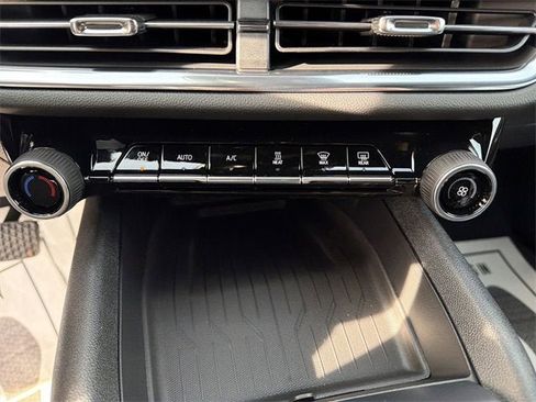 New 2026 Chevrolet Equinox EV LT image 31