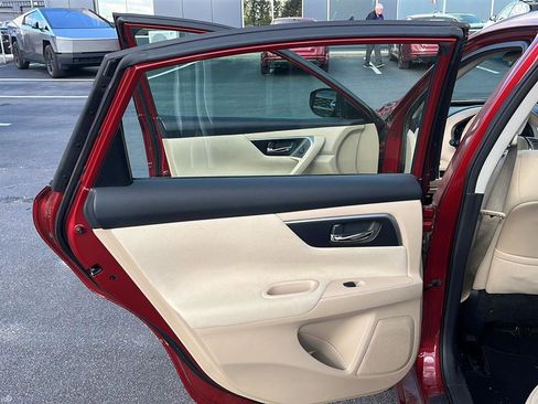 Used 2015 Nissan Altima 2.5 SV w/ Convenience Package image 10