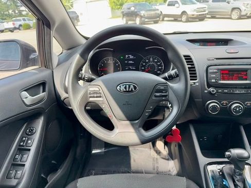 Used 2018 Kia Forte LX FWD image 15