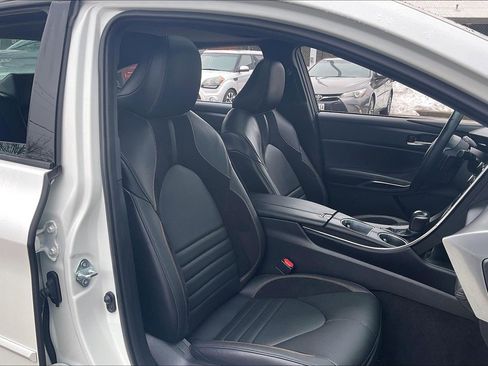 Used 2022 Toyota Avalon XSE image 9