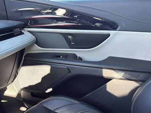 Used 2024 Lincoln Nautilus Reserve image 24