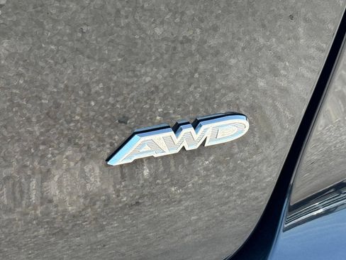 Used 2023 Chrysler Pacifica Touring-L AWD/4WD image 5