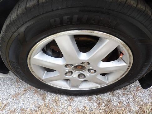 Used 2002 Toyota Avalon XLS image 17