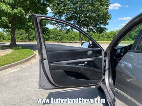 Used 2023 Hyundai Elantra SE FWD image 11