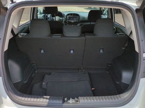 Certified 2022 Kia Soul LX w/ Technology Package FWD image 13
