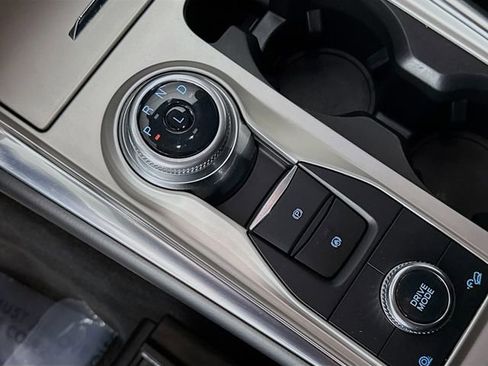 Used 2022 Ford Explorer XLT w/ Equipment Group 202A image 17