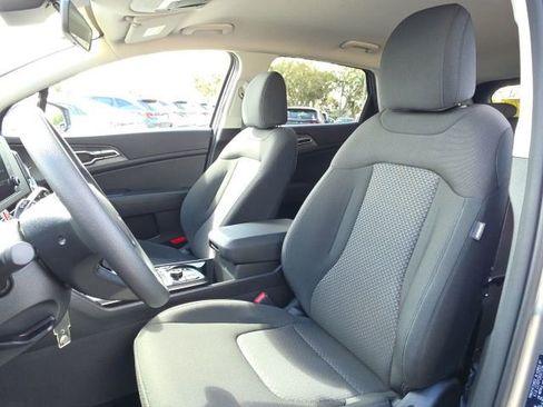 Used 2025 Kia Sportage LX image 5