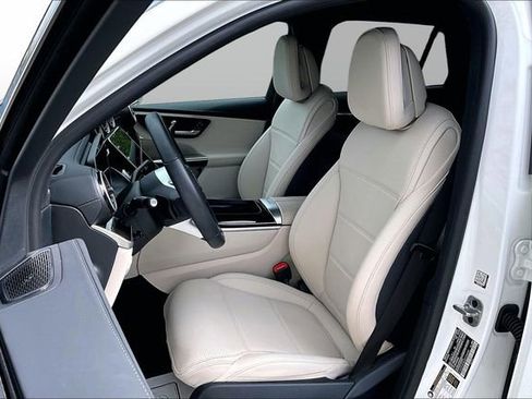 Certified 2025 Mercedes-Benz GLC 300 4MATIC image 24