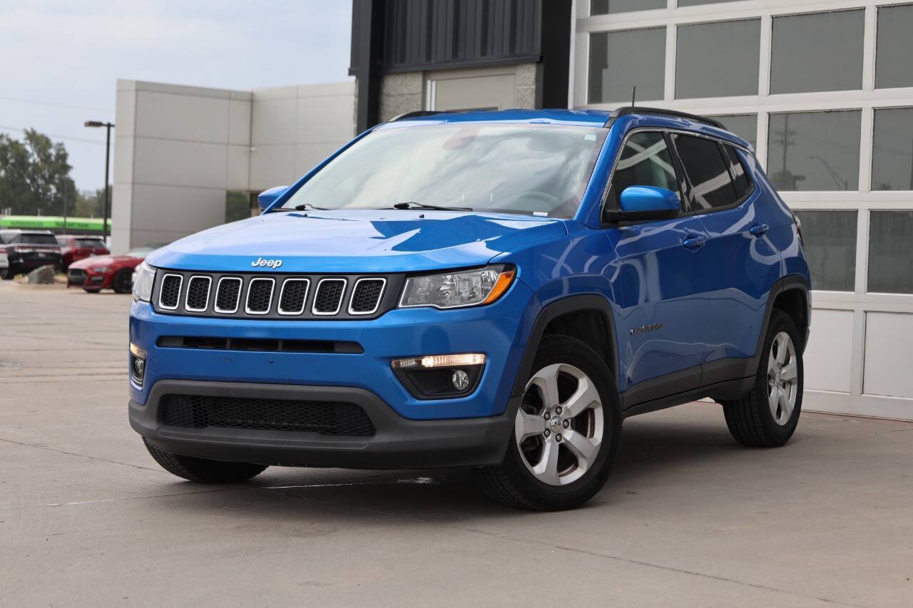 Used 2017 Jeep Compass Latitude w/ Popular Equipment Group AWD/4WD image 3