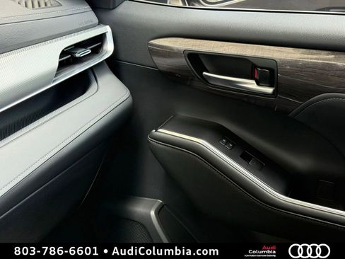 Used 2023 Toyota Highlander Platinum FWD image 36