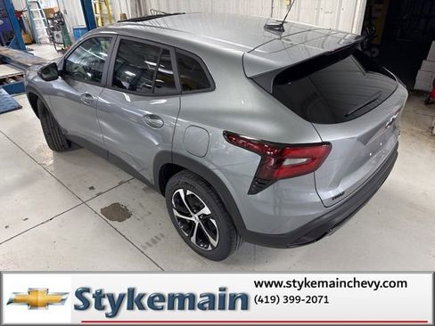 New 2026 Chevrolet Trax RS w/ Sunroof Package image 9