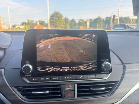 Used 2025 Nissan Altima 2.5 SV FWD image 24