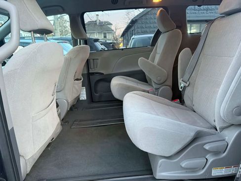 Used 2020 Toyota Sienna LE image 6