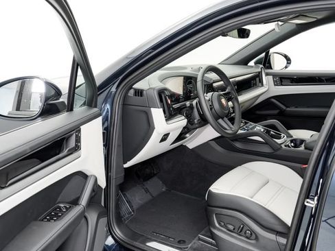 New 2026 Porsche Cayenne Coupe AWD/4WD image 6