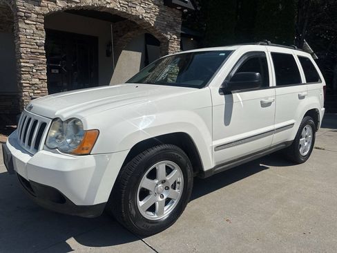 Used 2010 Jeep Grand Cherokee Laredo AWD/4WD image 2