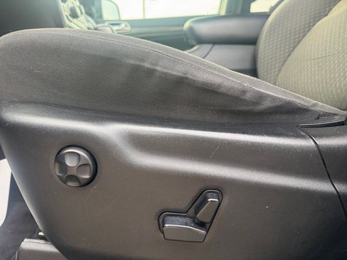 Used 2019 Jeep Grand Cherokee Laredo w/ 18" Wheel & 8.4" Radio Group image 15