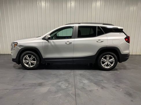 Used 2022 GMC Terrain SLE w/ Driver Convenience Package image 4