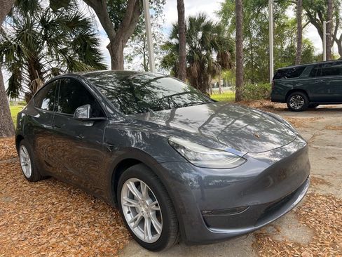 Used 2023 Tesla Model Y Long Range image 2