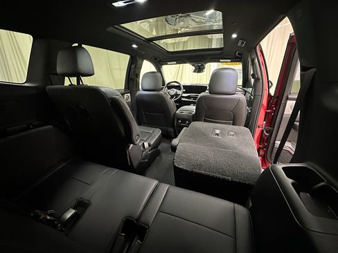 Certified 2025 Buick Enclave Avenir image 21