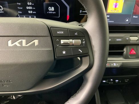 Used 2025 Kia K4 EX FWD image 22