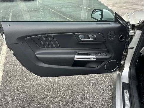 Used 2015 Ford Mustang Premium image 10