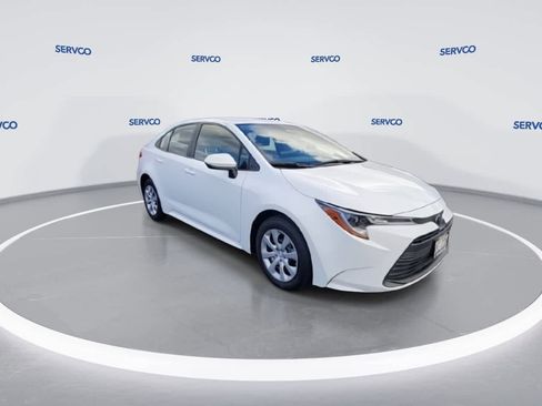 Used 2023 Toyota Corolla LE image 2