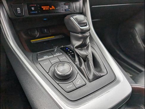 Used 2020 Toyota RAV4 Limited image 22