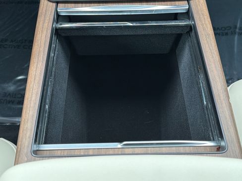 Used 2025 Tesla Model S image 11