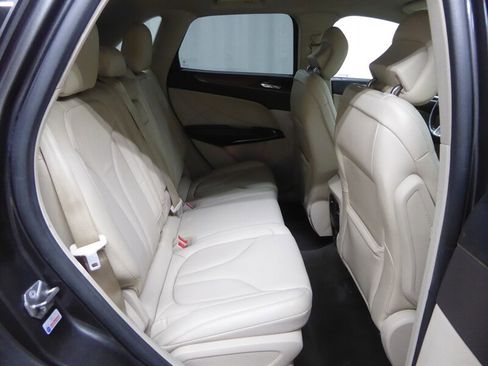 Used 2019 Lincoln MKC Select w/ Select Plus Package FWD image 31