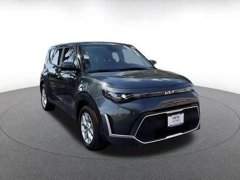 Used 2025 Kia Soul LX w/ LX Technology Package FWD image 3