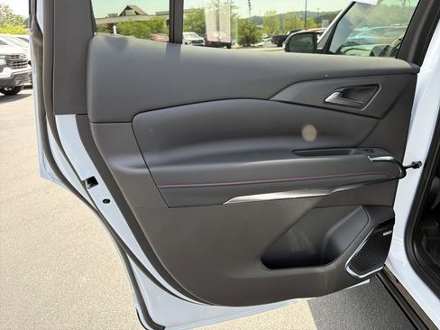 New 2026 Chevrolet Traverse RS w/ LPO, Floor Liner Package FWD image 23