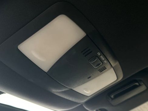 Used 2016 Nissan 370Z Coupe image 32