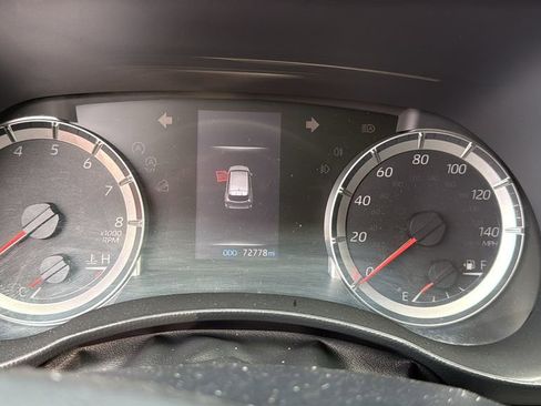 Used 2022 Toyota Highlander LE image 6