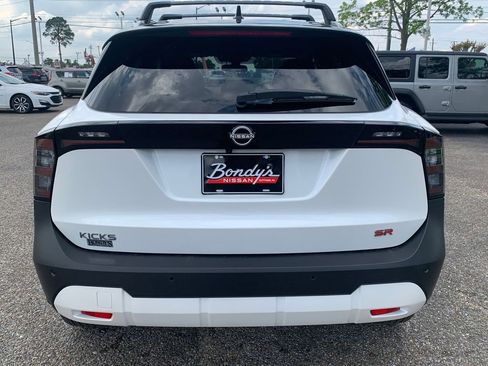 New 2026 Nissan Kicks SR w/ Cold Weather Package FWD image 4