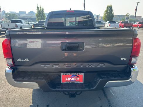 Used 2021 Toyota Tacoma SR5 AWD/4WD image 3