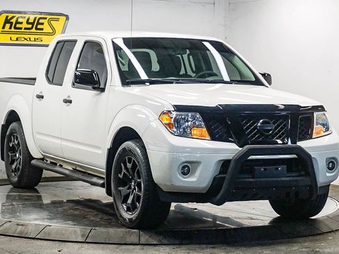 Used 2020 Nissan Frontier SV w/ Midnight Edition Floor Mats image 5