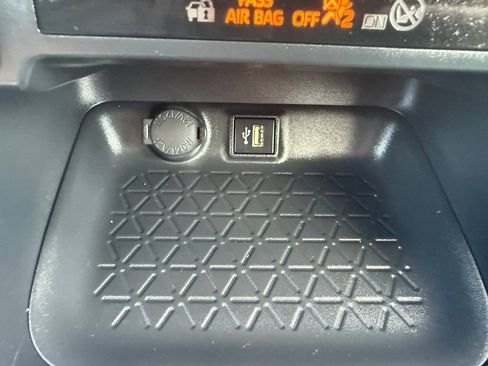 Used 2024 Toyota RAV4 LE AWD/4WD image 43