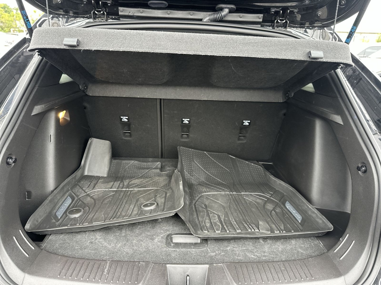Used 2025 Chevrolet Trax RS w/ Sunroof Package FWD image 27