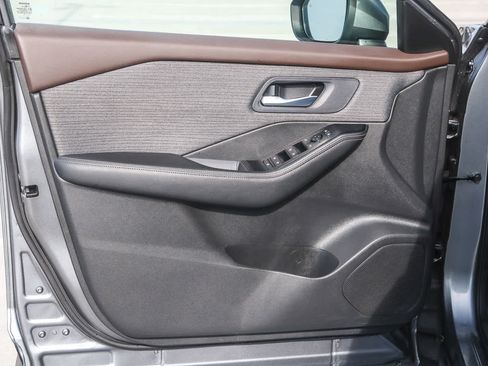 Used 2022 Nissan Rogue SV image 22