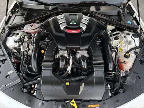 Used 2018 Alfa Romeo Giulia Quadrifoglio w/ Driver Assist Dynamic Package image 22