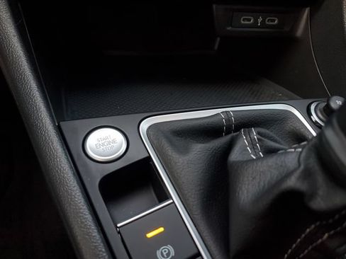 Used 2024 Volkswagen Jetta SE w/ Panoramic Sunroof Package FWD image 26
