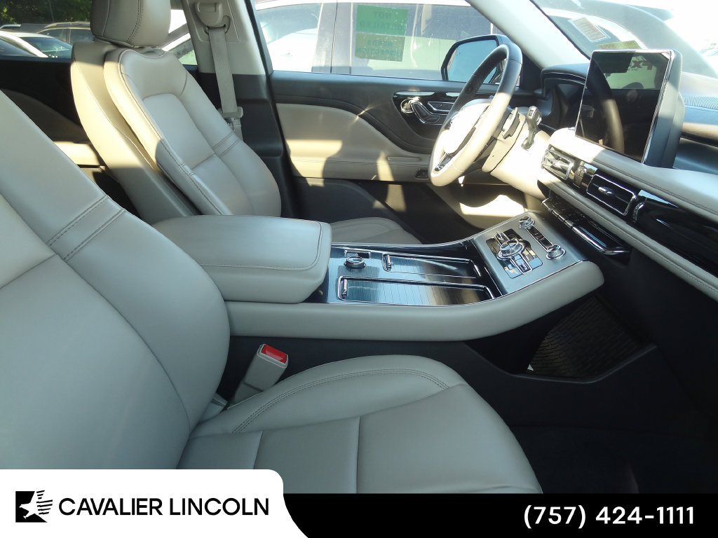 Used 2023 Lincoln Aviator AWD w/ Premium Package image 8