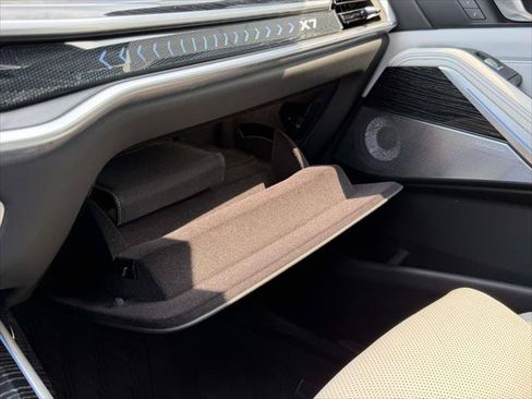 Used 2023 BMW X7 xDrive40i w/ M Sport Package AWD/4WD image 38