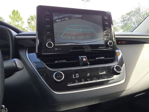 Certified 2022 Toyota Corolla LE image 32