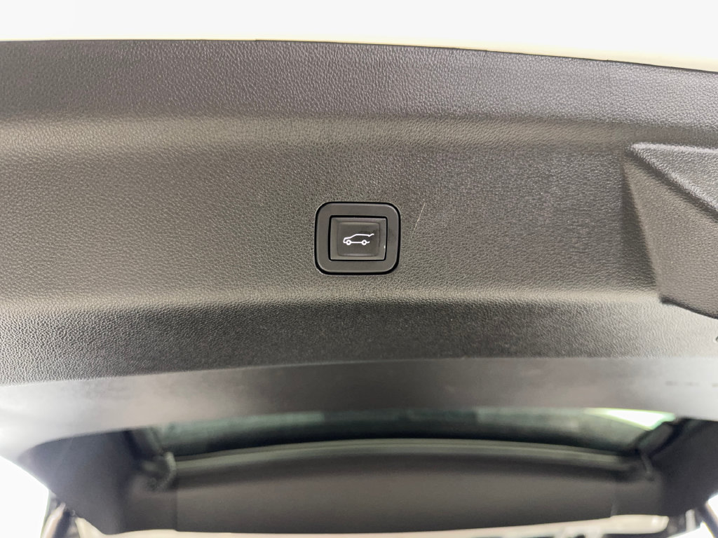 Used 2024 GMC Yukon Denali RWD image 95