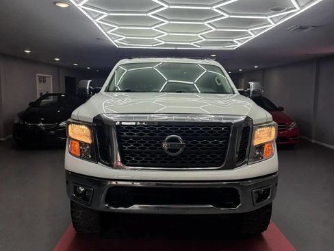 Used 2017 Nissan Titan SV RWD image 2