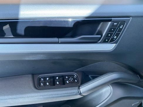 Used 2024 Porsche Cayenne Coupe image 19