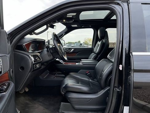 Used 2024 Lincoln Navigator Reserve image 18